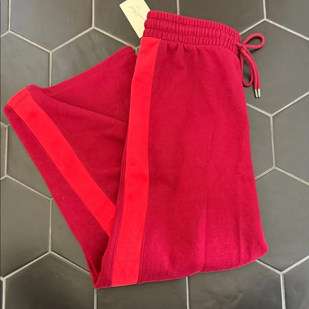 Universal Thread Red Wide-Leg Sweatpants with Drawstring - Picture 3 of 3